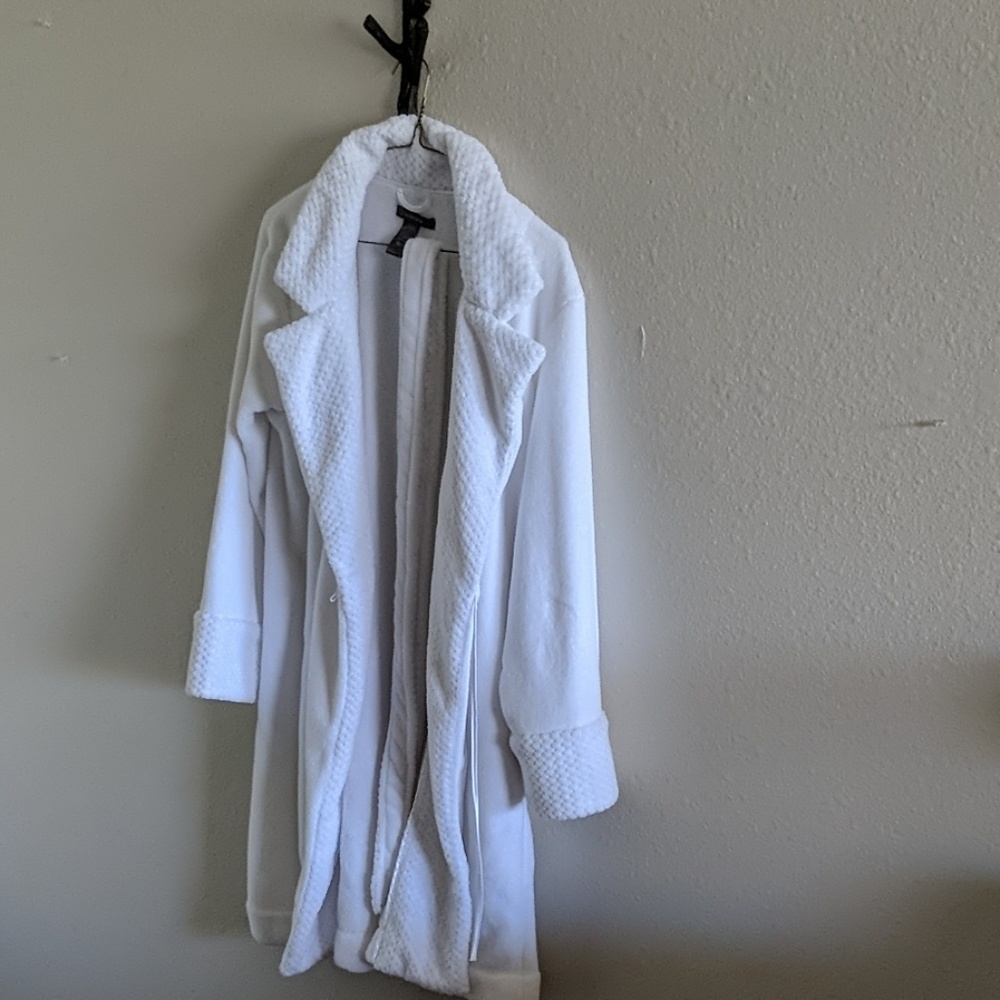 Liz Claiborne White Plush Robe